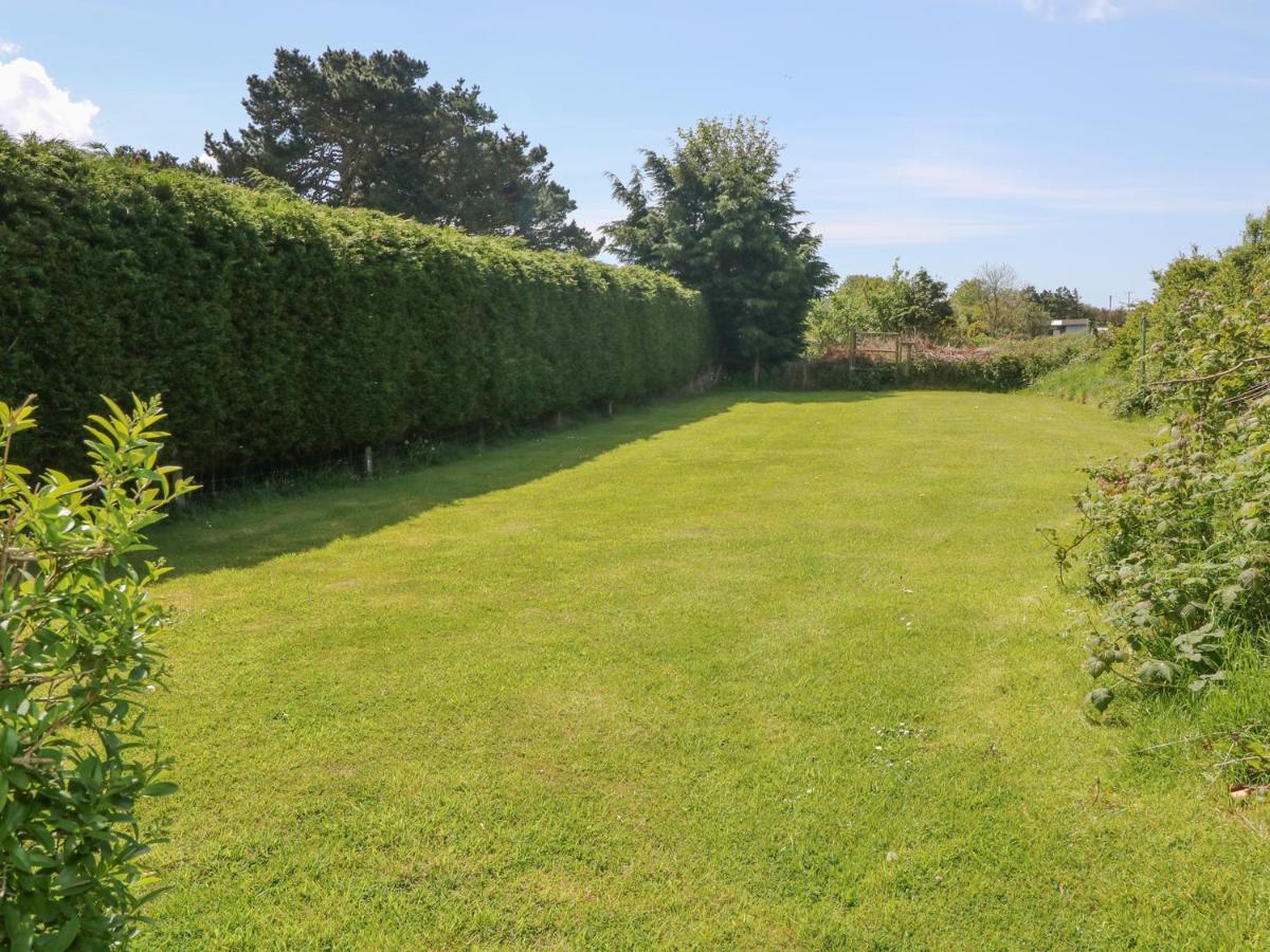 Minffordd Villa Newborough  Exterior photo